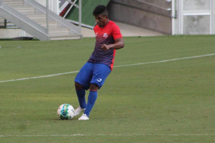 Antes titular absoluto, Joazi agora tem a concorrência de Hayner no elenco do Náutico