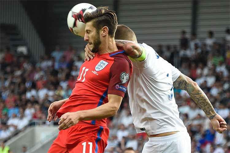 Lallana marcou o gol da vitória da Inglaterra sobre a Eslováquia já perto do apito final