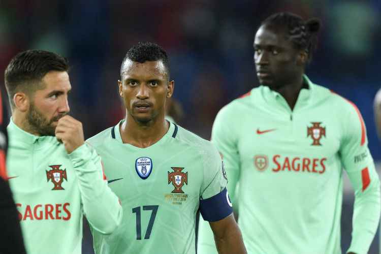 Portugal de Nani (centro) foi mal no primeiro tempo e não conseguiu evitar revés por 2 a 0 contra a Suíça