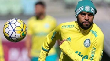 Alecsandro foi suspenso por dois anos