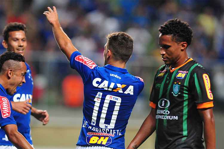 O uruguaio De Arrascaeta marcou o primeiro gol da vitória celeste diante do América, nesta quinta, no Horto