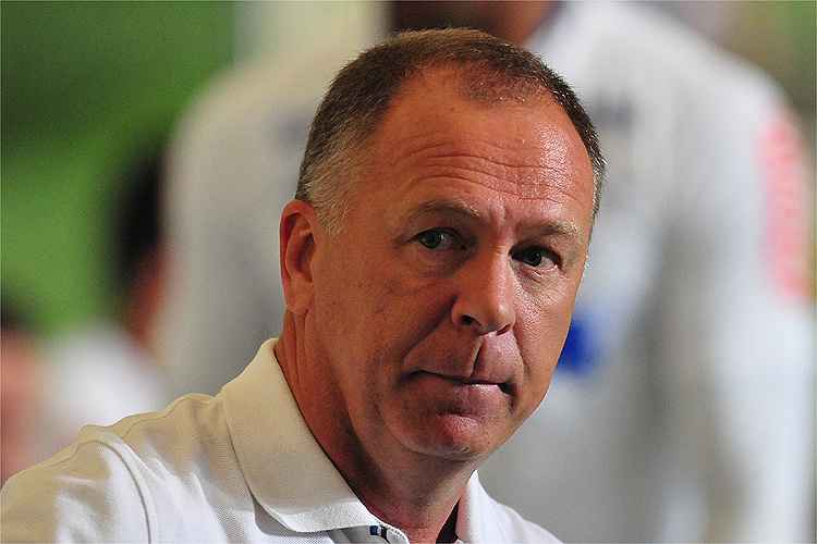 Mano Menezes ressaltou necessidade de foco para fugir da zona de rebaixamento do Campeonato Brasileiro