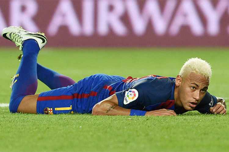 Neymar só teve a companhia dos poupados Messi e Suárez no segundo tempo