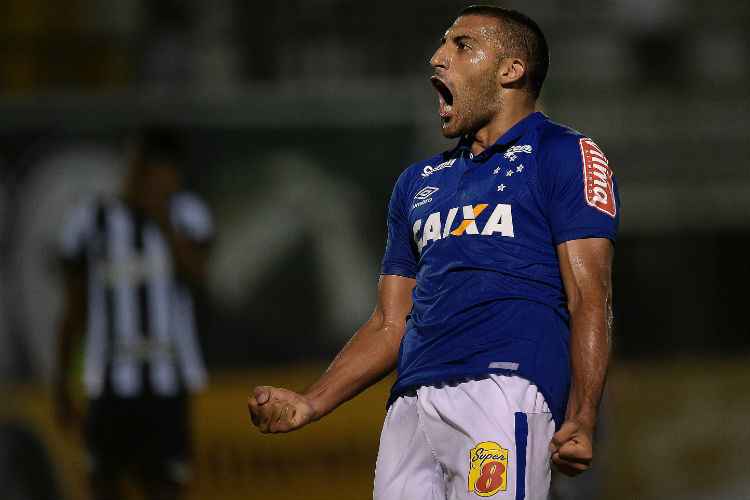 Ábila marca gol na vitória por 5 a 2 sobre o Botafogo, pelas oitavas de final da Copa do Brasil