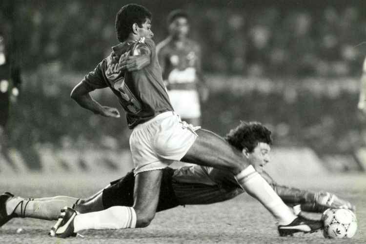 Charles defendeu o Cruzeiro em 1991 e 1992 e conquistou o título da Supercopa