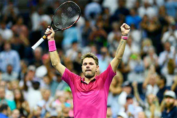 Stan Wawrinka comemora vitória de virada diante de Novak Djokovic: suíço bate número um de novo