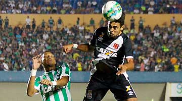 Vasco saiu na frente e levou empate no fim, mas manteve a liderança da Série B