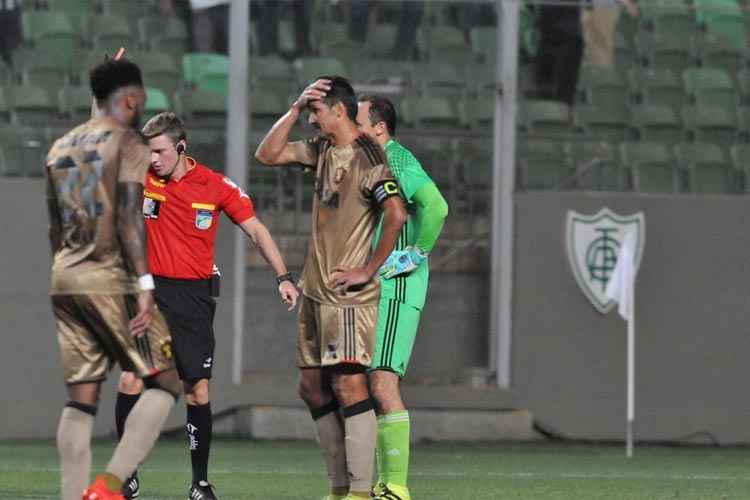 Após expulsão de Magrão, Leão perdeu o ímpeto ofensivo e acabou sofrendo o gol aos 13 do segundo tempo