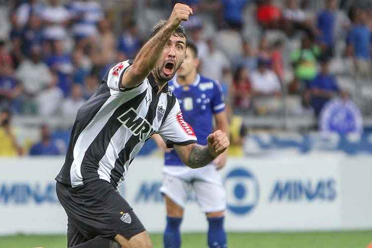 Camisa 9 do Galo, Lucas Pratto já viveu seu grande dia em clássico no Mineirão, marcando dois gols no rival