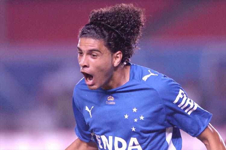 Com a camisa celeste, Gérson Magrão conquistou um Mineiro (2009) e o vice da Libertadores (2009)