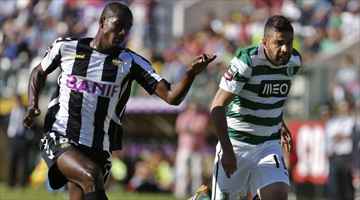Antes de retornar ao futebol brasileiro, Gérson Magrão (d) defendeu o Sporting, de Portugal