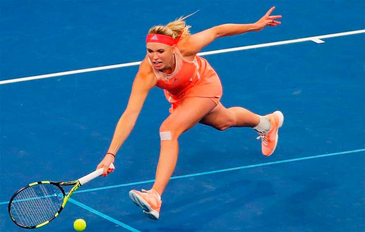 Caroline Wozniacki conseguiu vitória convincente e começou bem sua caminhada no torneio do Japão