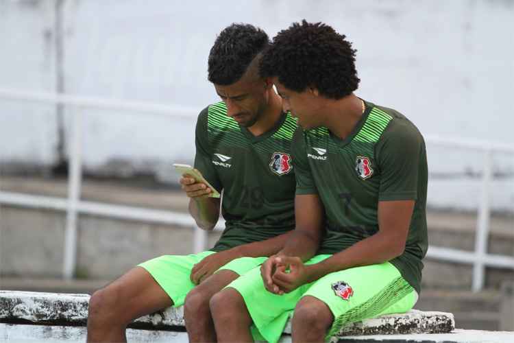 Léo Moura e Keno se destacaram nas últimas partidas do Santa Cruz no Brasileiro da Série A de 2016