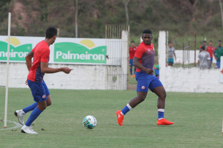 Yuri Mamute se destacou no treino de finalizações desta tarde e pode ganhar vaga no time titular
