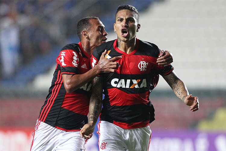 Guerrero fez o gol de empate do Flamengo e deixou o fim da partida emocionante