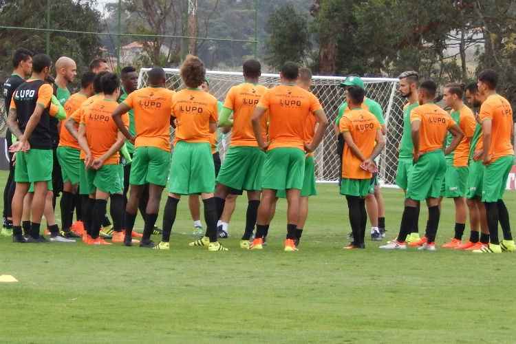 Enderson Moreira terá seis dias para preparar a equipe que enfrenta o Coritiba, na próxima segunda, no Paraná