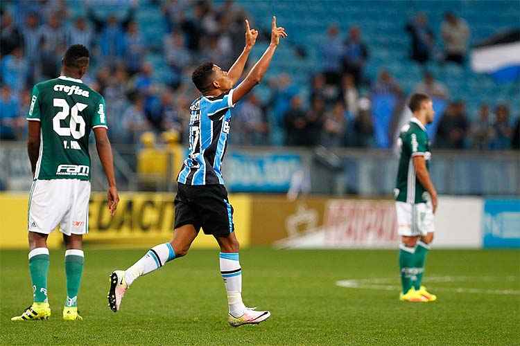 Pedro Rocha marcou o segundo gol do Grêmio, de cabeça, e garantiu vantagem ao Tricolor nas quartas