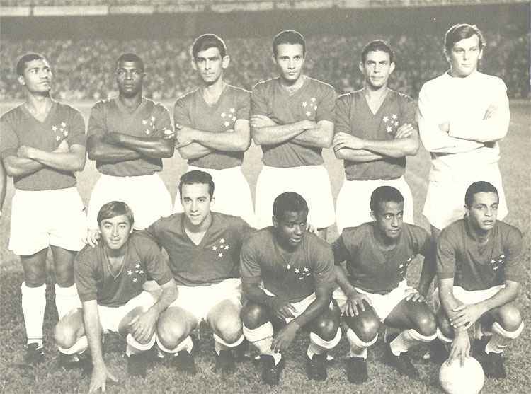 Em pé: Neco, Pedro Paulo, William, Procópio, Piazza e Raul. Agachados: Natal, Tostão, Evaldo, Dirceu Lopes e Hilton Oliveira. Com esta formação, o Cruzeiro bateu o Santos de Pelé por 6 a 2 no Mineirão e fez história