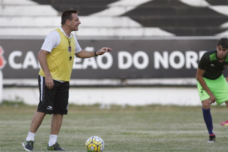 "A gente tem que mostrar que eles (jogadores) têm uma vitrine maravilhosa", ressaltou o técnico Doriva