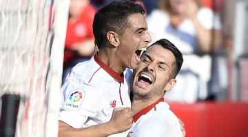Ben Yedder (E) marcou os dois gols do Sevilla