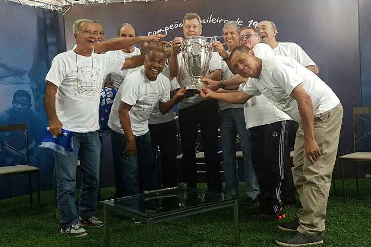 Campeões da Taça Brasil de 1966 estiveram no salão da sede social do Barro Preto para gravar vídeo