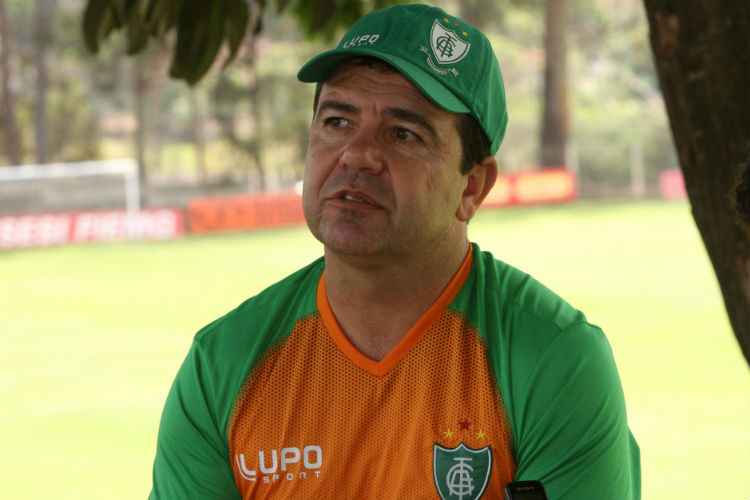 Enderson agora conta com os zagueiros Éder Lima, Roger, Alison, Cardoso e Messias no elenco alviverde
