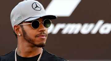 Hamilton alegou dores no pé para ficar de fora do segundo e último dia de trabalho da Pirelli