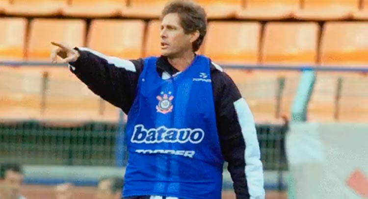 Oswaldo de Oliveira iniciou a carreira de treinador no Corinthians, em 1999