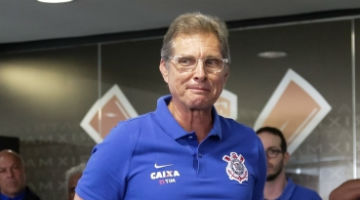 Oswaldo foi anunciado oficialmente nesta sexta-feira como novo treinador do Corinthians