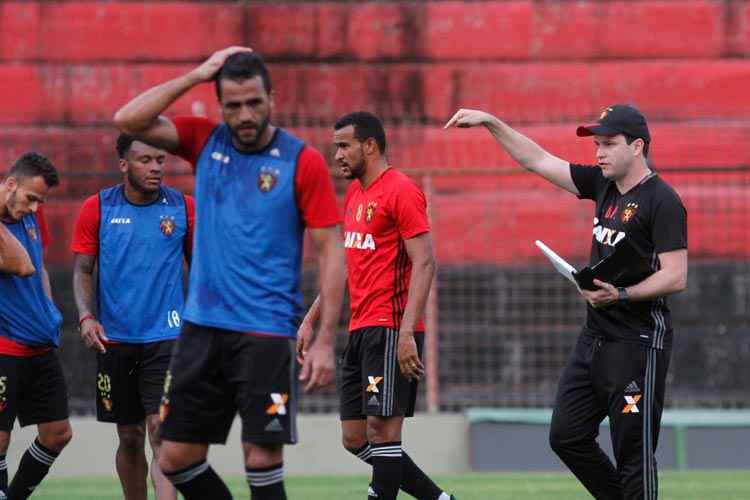 Diretores não esconderam o receio de deixar nas mãos de um iniciante o destino do clube