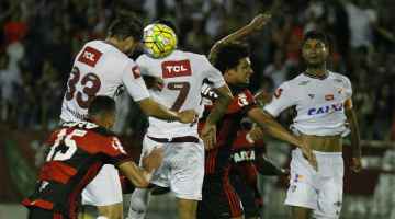 Gol marcado por Henrique foi anulado no Fla-Flu