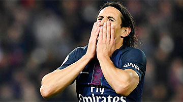 Cavani lamenta chance desperdiçada no tropeço do PSG em casa no Campeonato Francês
