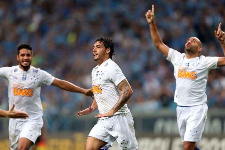 Em 2014, Ricardo Goulart marcou um dos gols do Cruzeiro na vitória por 2 a 1 sobre o Grêmio