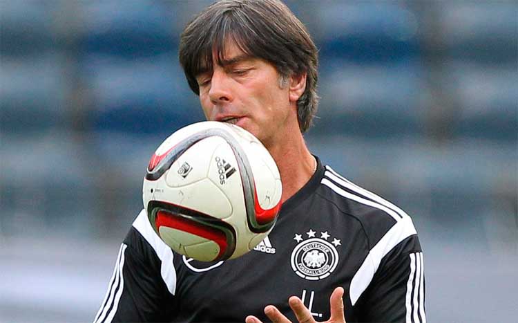 Joachim Low conquistou o tetracampeonato com a seleção alemã em 2014, no Brasil