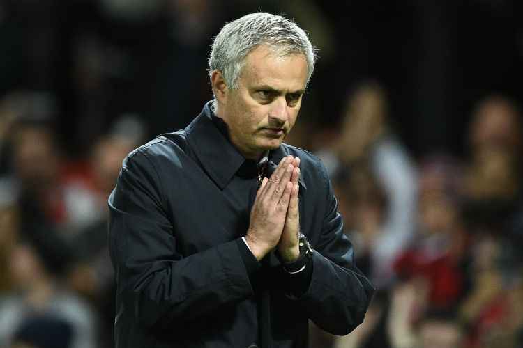 Mourinho afirmou que precisa de atletas para realizar os treinamentos táticos no Manchester United
