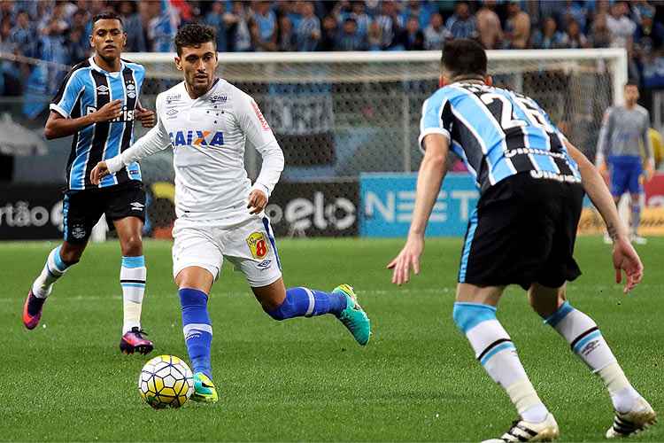 Setor criativo do Cruzeiro foi substituído por Mano Menezes durante a segunda etapa do confronto