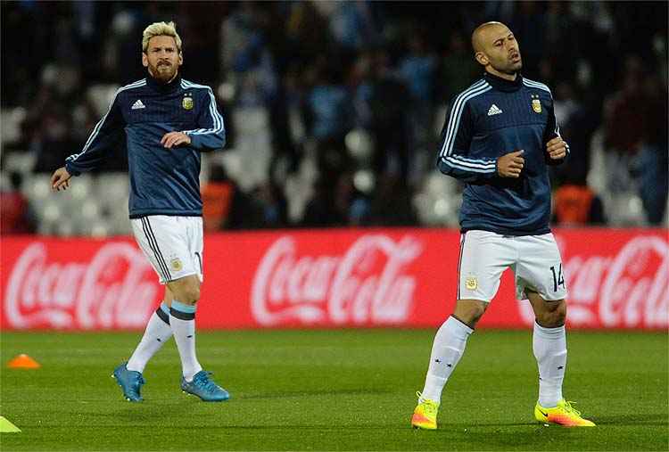 Messi e Mascherano jogam neste domingo pelo Barça e só chegam a BH na terça-feira