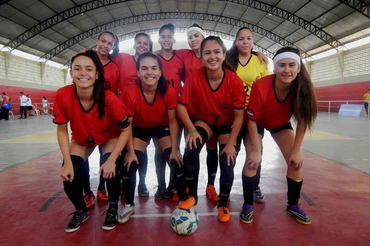 Meninas da Escola Marechal Antônio Alves Filho aplicaram 10 a 2 em cearenses no futsal