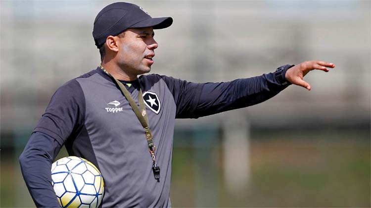 Jair Ventura, técnico do Botafogo, advertiu seus jogadores da importância de eles manterem a tranquilidade