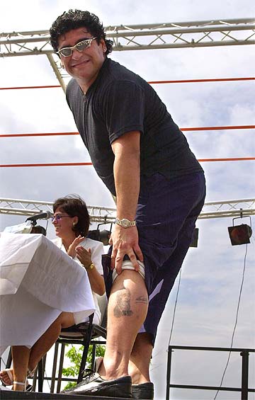 Maradona é tão grato a Fidel que tatuou imagem do líder cubano em sua panturrilha