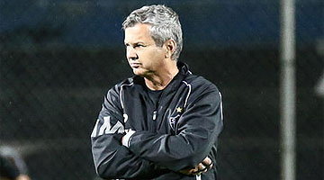 Carlinhos Neves foi coordenador técnico em 2016