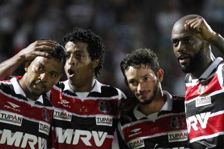 Dos 45 gols que o Santa Cruz fez no Brasileiro, 33 saíram dos pés dos atacantes, ou seja, 73,3% do total