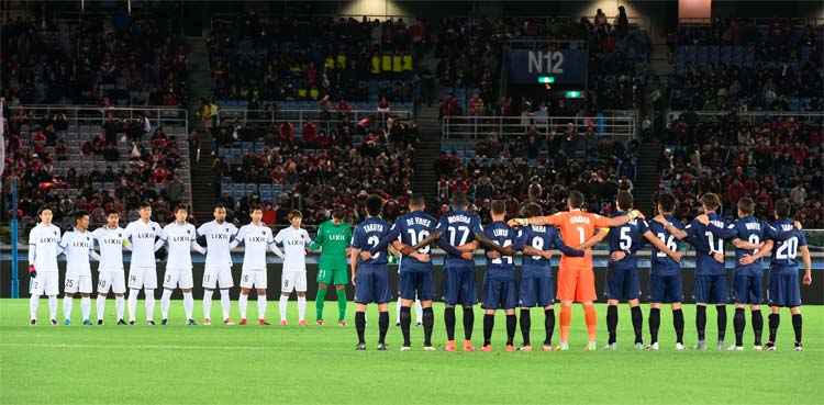 Na abertura da competição, Kashima Antlers e Auckland City fizeram um minuto de silêncio antes do início do jogo
