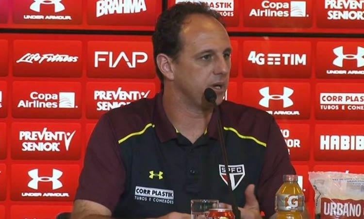 Rogério Ceni não fugiu de nenhum questionamentos e fugiu de qualquer polêmica na entrevista
