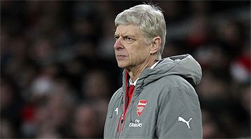 Wenger criticou nível do Campeonato Inglês