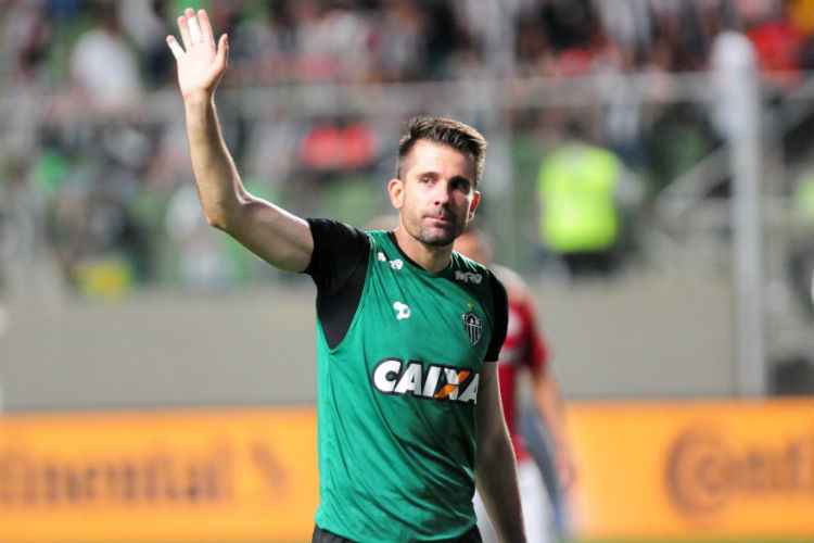Victor sofreu luxação no ombro durante jogo festivo de final de ano e precisou de cirurgia