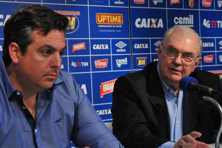 Presidente Gilvan de Pinho Tavares e vice de futebol Bruno Vicintin trabalham para contratar reforços