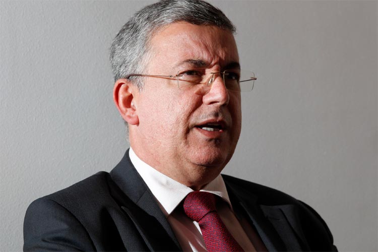 Novo presidente, Arnaldo Barros anunciou até então como "reforço" a renovação de Diego Souza até 2018