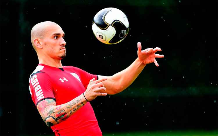 Maicon lembrou seu jogo mais marcante no clube: contra o Atlético, quando fez gol e virou goleiro
