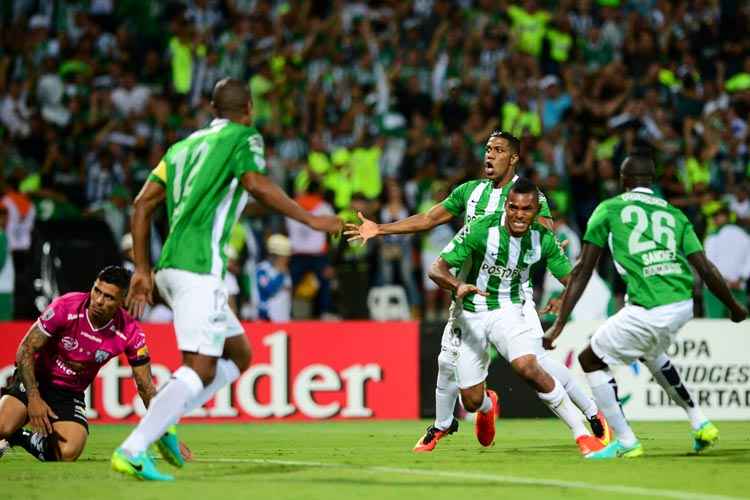 Equipe colombiana, que enfrentaria a Chape na final da 